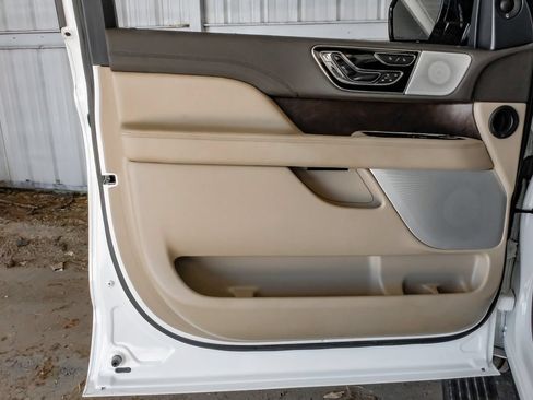 Used 2023 Lincoln Navigator L Reserve AWD/4WD image 43