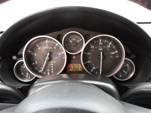 Used 2006 MAZDA MX-5 Miata Touring image 22