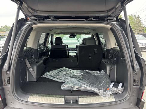 Used 2025 Hyundai Santa Fe Limited AWD/4WD image 4