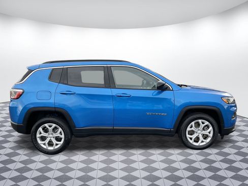 Used 2024 Jeep Compass Latitude image 2