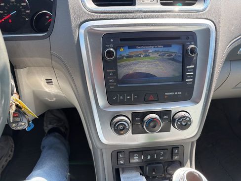 Used 2016 GMC Acadia SLE image 11