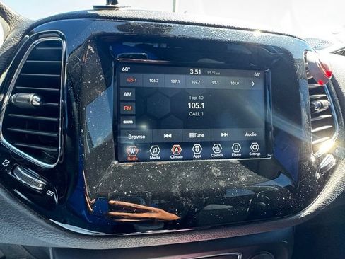 Used 2021 Jeep Compass Latitude FWD image 10