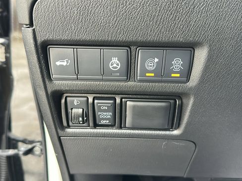 Certified 2019 Nissan Armada Platinum w/ Captain's Chairs Package image 17