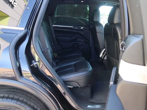 Used 2018 Porsche Cayenne S image 22