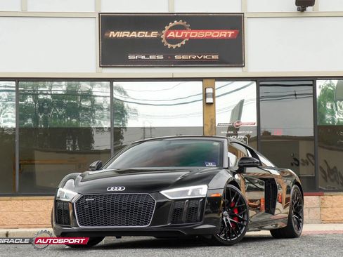 Used 2017 Audi R8 V10 w/ Carbon Exterior Package AWD/4WD image 1