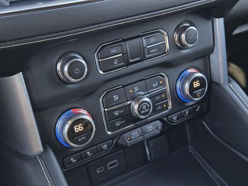 Used 2021 GMC Yukon SLT w/ SLT Premium Package image 20