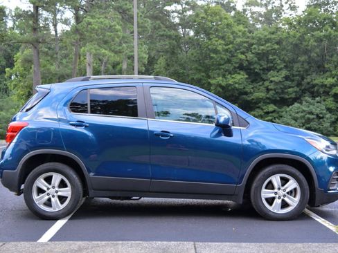 Used 2020 Chevrolet Trax LT FWD image 4