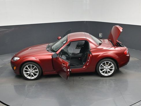 Used 2011 MAZDA MX-5 Miata Touring image 17