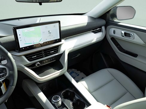 New 2026 Ford Explorer Active w/ Active Comfort Package RWD image 20