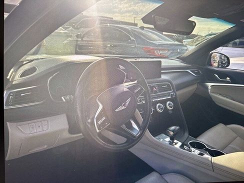 Used 2022 Genesis G70 2.0T image 5