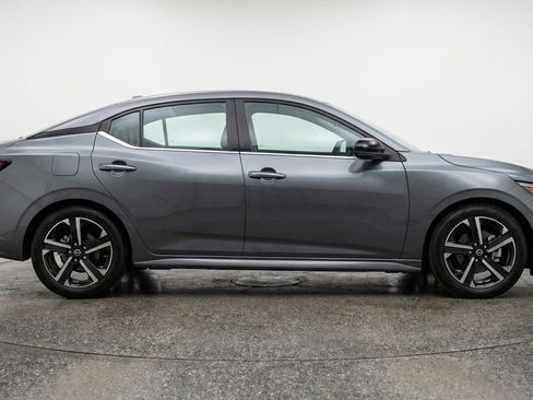Used 2025 Nissan Sentra SV FWD image 11