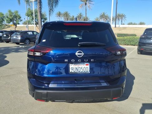 Certified 2025 Nissan Rogue SV FWD image 7