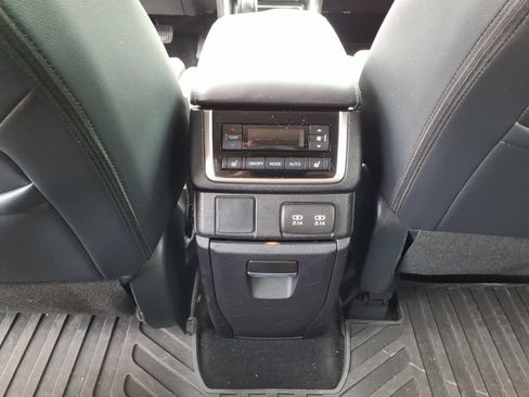 Used 2019 Subaru Ascent Limited AWD/4WD image 7