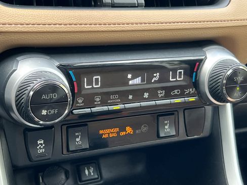 Used 2019 Toyota RAV4 XLE w/ Convenience Package AWD/4WD image 22