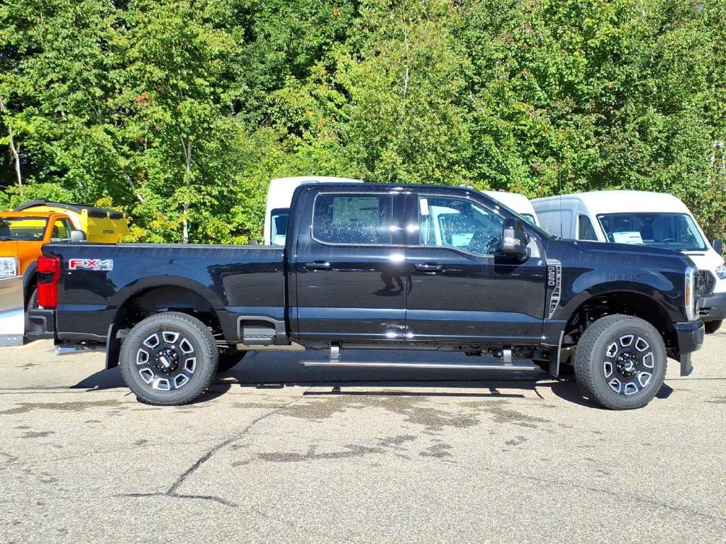 New 2026 Ford F250 Platinum w/ FX4 Off-Road Package AWD/4WD image 4