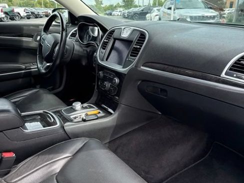 Used 2018 Chrysler 300 Limited AWD/4WD image 7