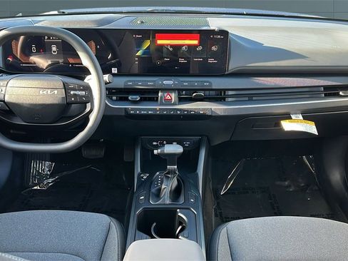 New 2025 Kia K4 LXS image 7