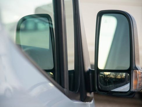 Used 2025 Mercedes-Benz Sprinter 2500 image 21