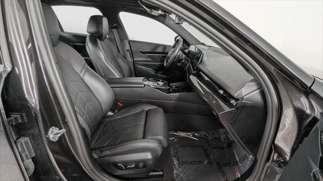 Used 2025 BMW 530i w/ Premium Package RWD image 23