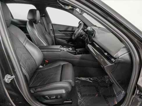 Used 2025 BMW 530i w/ Premium Package RWD image 23