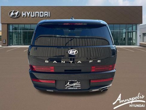 Used 2025 Hyundai Santa Fe SE FWD image 4