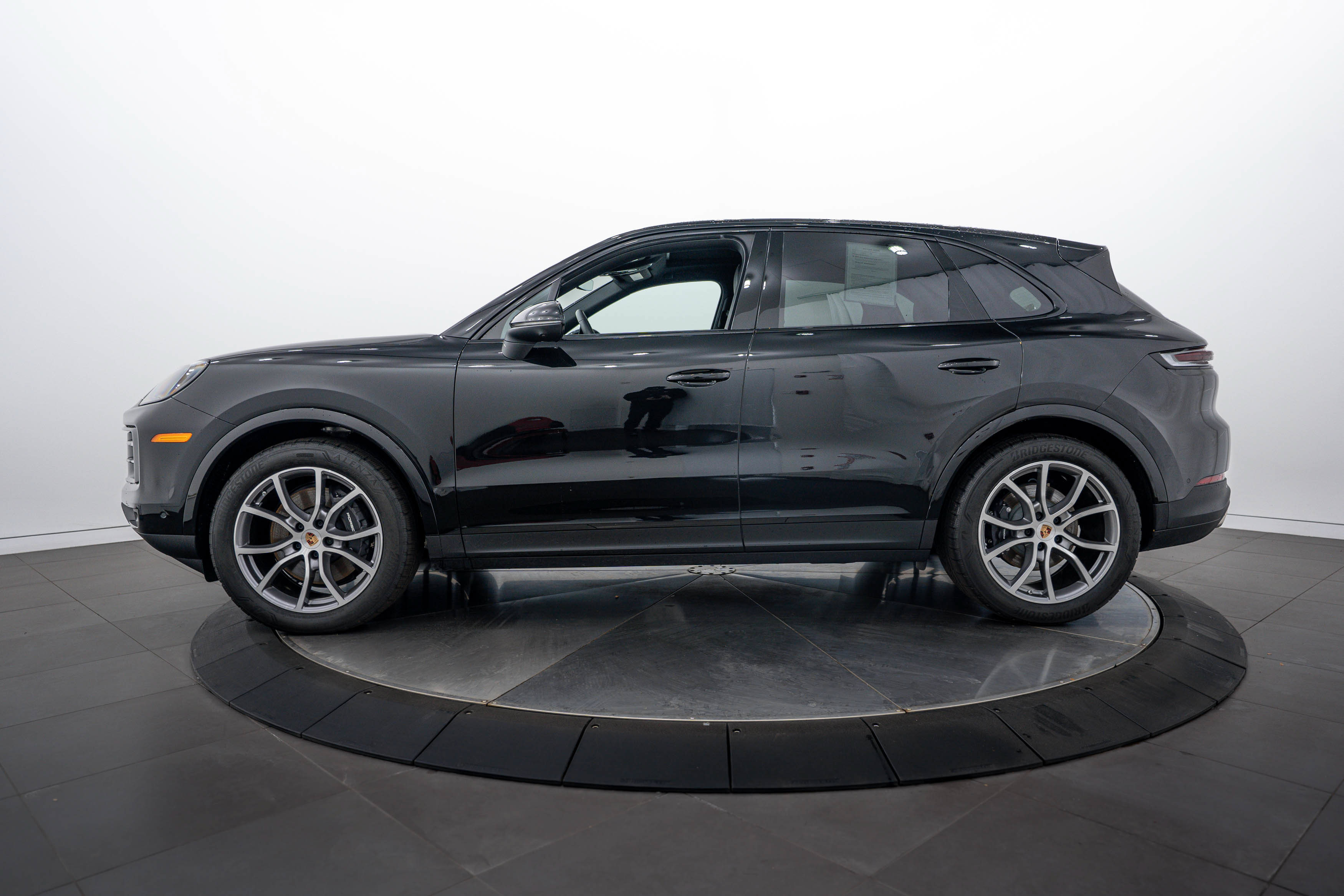 Certified 2026 Porsche Cayenne AWD/4WD image 2