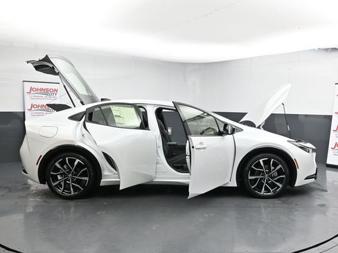 New 2026 Toyota Prius Plug-In Hybrid FWD image 38