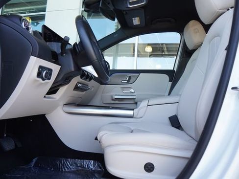 Certified 2025 Mercedes-Benz GLA 250 image 23