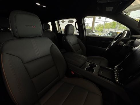 Used 2024 GMC Acadia AT4 w/ Luxury Package AWD/4WD image 43