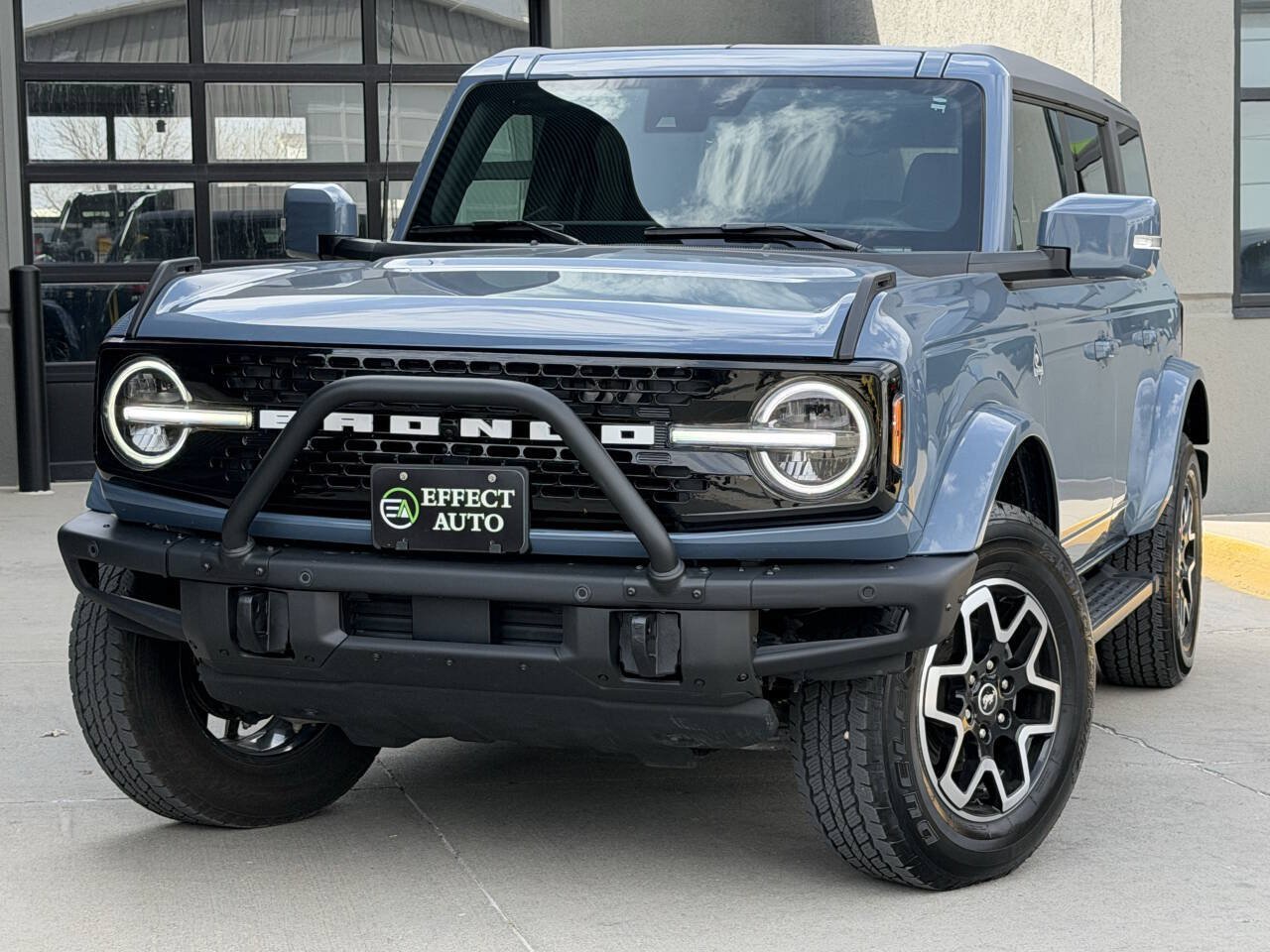 Used 2024 Ford Bronco Outer Banks AWD/4WD image 3