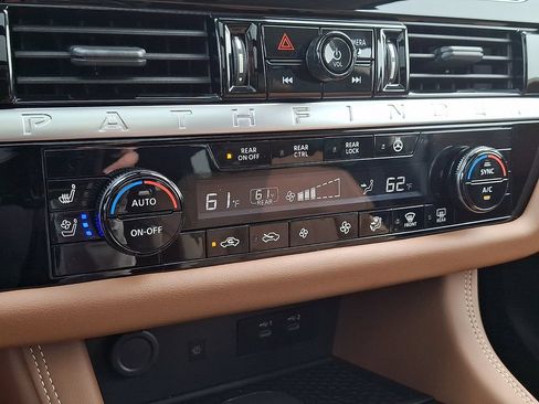 Used 2026 Nissan Pathfinder Platinum AWD/4WD image 18