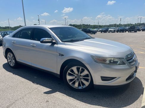 Used 2012 Ford Taurus Limited FWD image 2