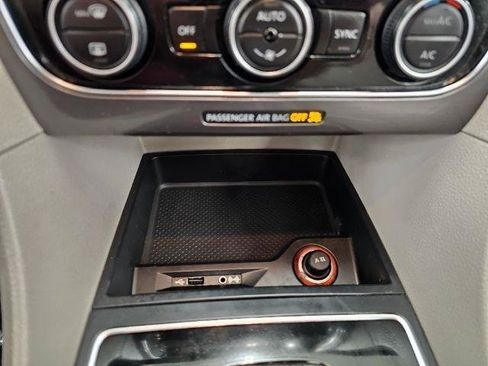 Used 2018 Volkswagen Passat 2.0T R-Line w/ R-Line Lighting Package FWD image 24