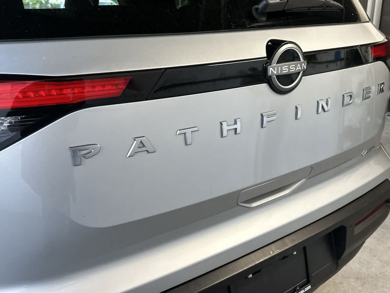 Used 2025 Nissan Pathfinder SV AWD/4WD image 10