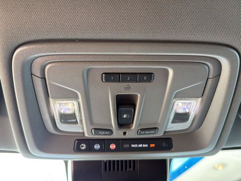 Used 2022 Chevrolet Silverado 1500 LTZ w/ Technology Package AWD/4WD image 36