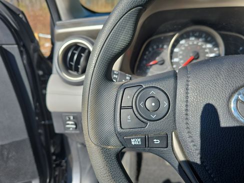 Used 2015 Toyota RAV4 XLE image 16