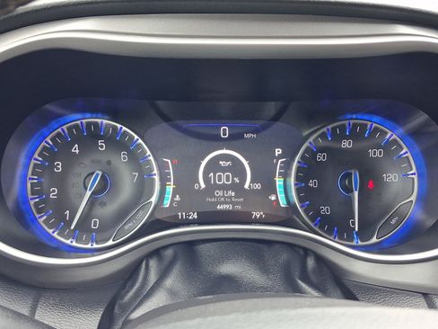 Used 2024 Chrysler Pacifica Touring-L FWD image 15