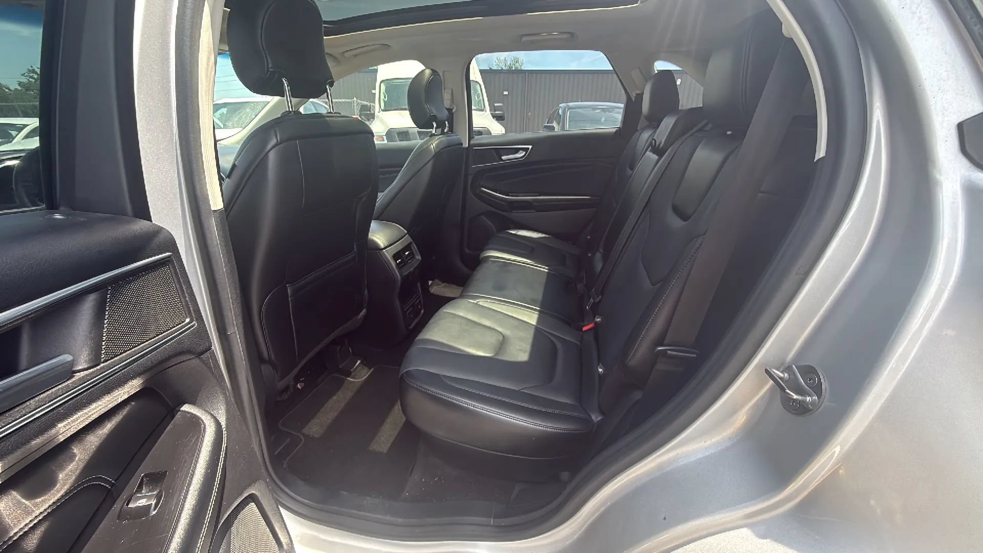 Used 2015 Ford Edge Titanium w/ Equipment Group 301A FWD image 5