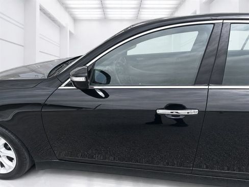 Used 2013 Hyundai Genesis 3.8 RWD image 19
