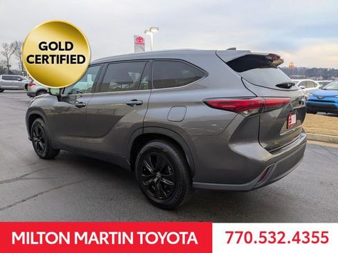 Certified 2022 Toyota Highlander XLE image 6
