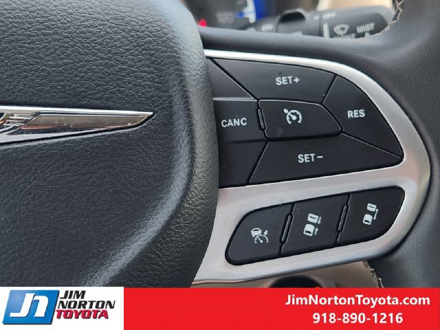 Used 2024 Chrysler Pacifica Touring-L FWD image 28