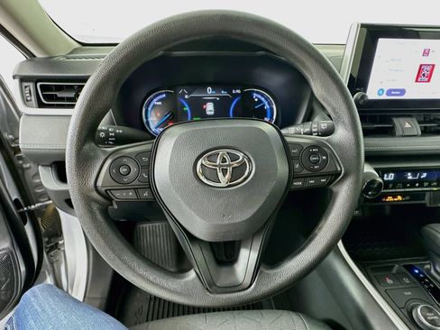 Used 2024 Toyota RAV4 XLE AWD/4WD image 12