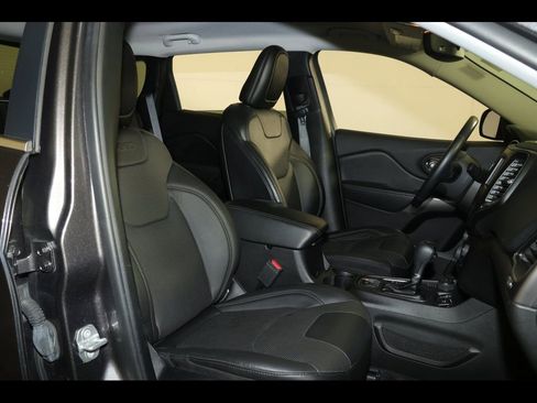 Used 2020 Jeep Cherokee Latitude Lux w/ Comfort/Convenience Group image 29