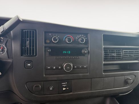 Used 2014 Chevrolet Express 2500 w/ Express Access Plus Package RWD image 11