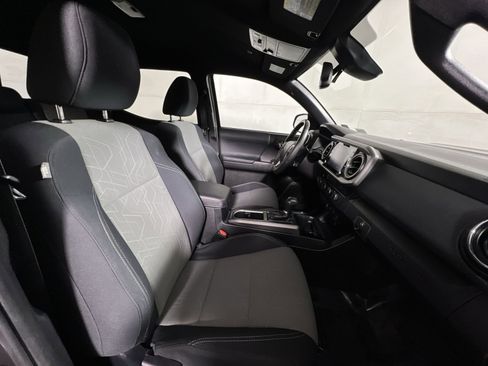 Used 2021 Toyota Tacoma TRD Sport w/ Technology Package image 24