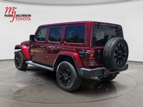 Used 2021 Jeep Wrangler Unlimited Sahara w/ Cold Weather Group AWD/4WD image 8