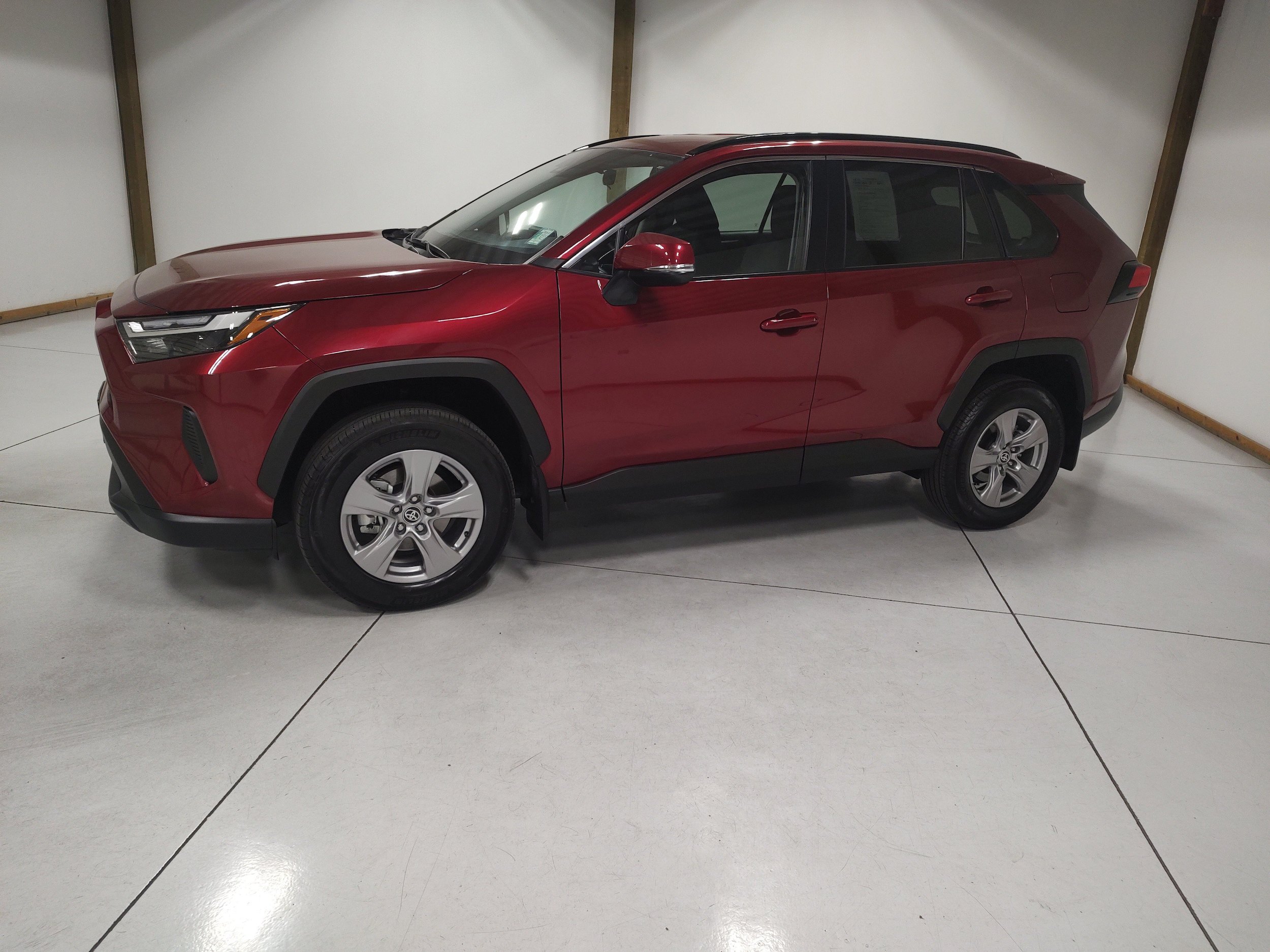 Used 2025 Toyota RAV4 XLE w/ Weather Package AWD/4WD image 4