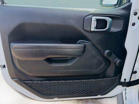 Used 2022 Jeep Gladiator Sport image 21