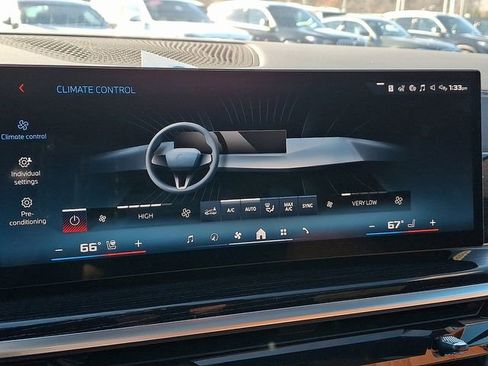 New 2026 BMW X7 M60i image 17