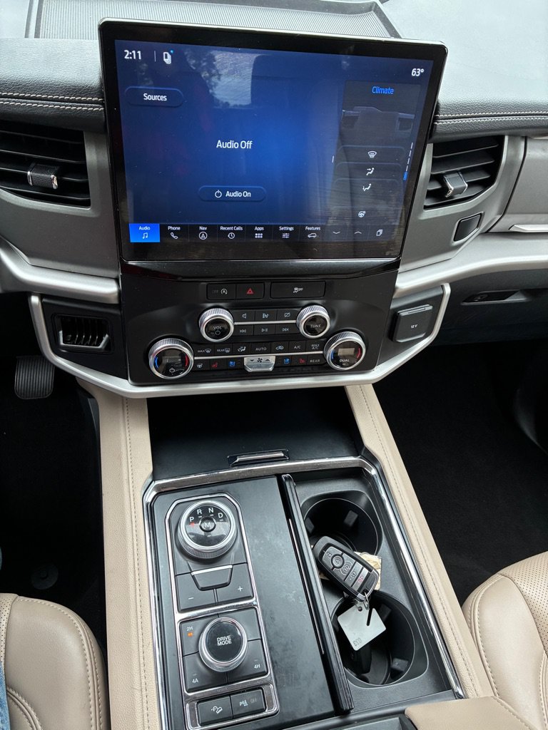 Used 2024 Ford Expedition XLT AWD/4WD image 36